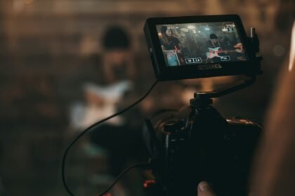 صناعة المحتوى تتحول إلى مهنة.. وشباب يحققون دخلاً من الإبداع