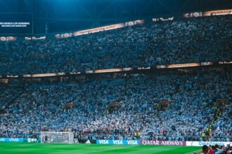 فوز مثير في قمة الدوري يشعل صراع الصدارة